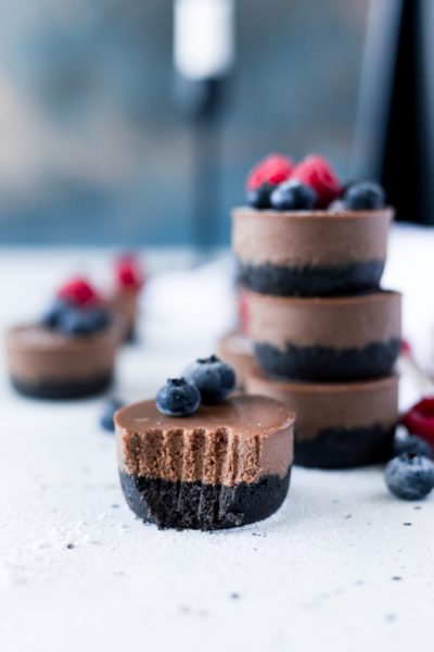 No-Bake-Mini-Vegan-Chocolate-Cheesecakes